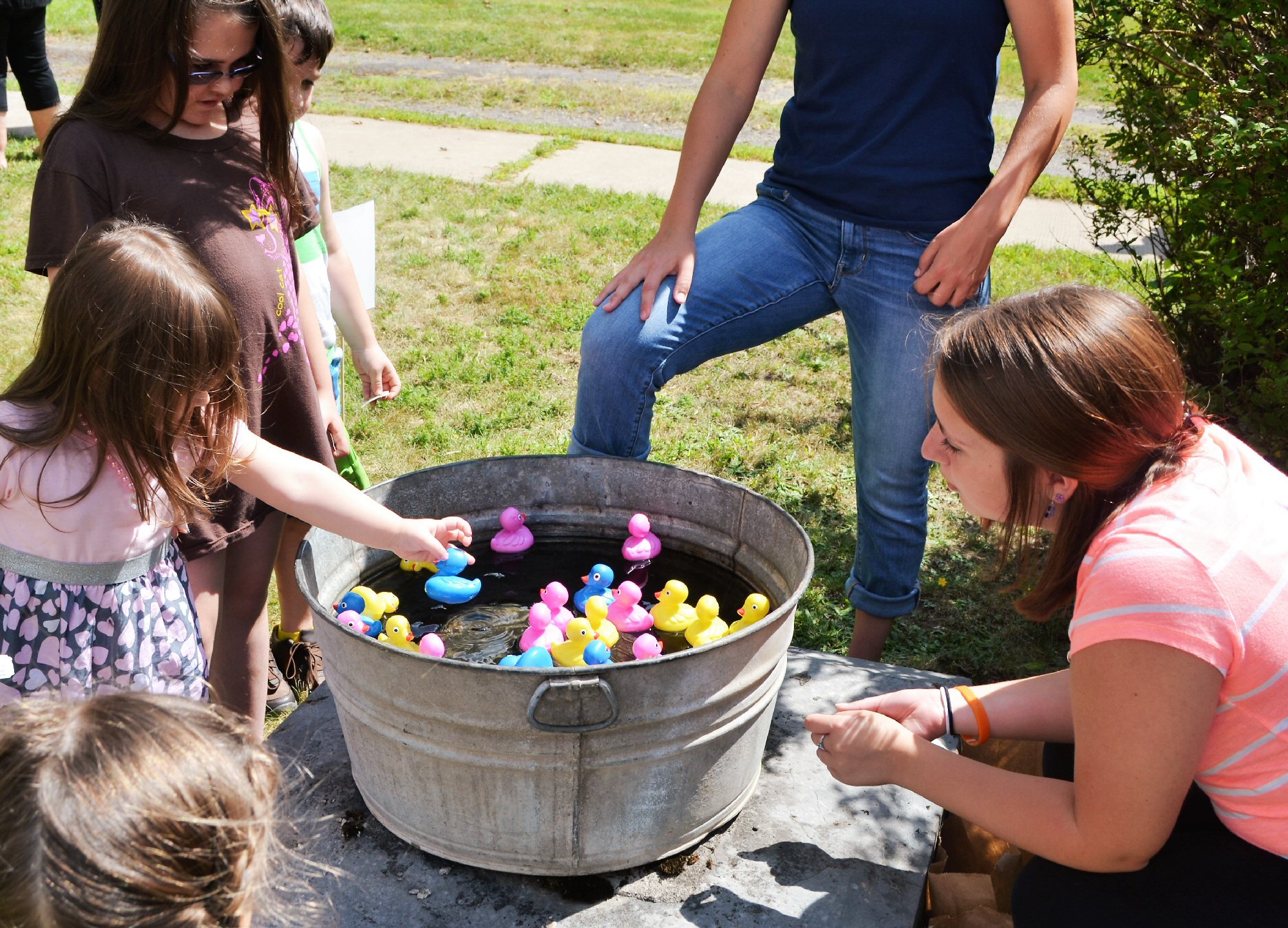 Children play an outdoor game in the museum's front lawn during Family Fun Day 2015.